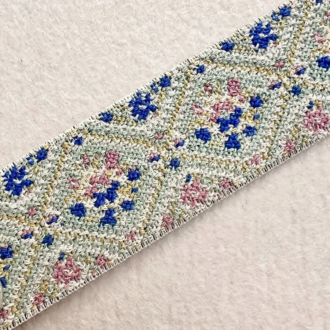Elastisches Trachtenband mit Rosen vanille – Bild 2 – Chiemgauer Heimatwerk Trachten-Onlineshop Elastisches Trachtenband mit Rosen vanille - Bild 2 - Chiemgauer Heimatwerk Trachten-Onlineshop