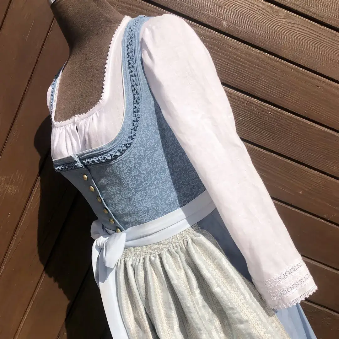 Festliche Waldorff Dirndlbluse aus Leinen No. 2 – Bild 22 – Chiemgauer Heimatwerk Trachten-Onlineshop Festliche Waldorff Dirndlbluse aus Leinen No. 2 - Bild 22 - Chiemgauer Heimatwerk Trachten-Onlineshop