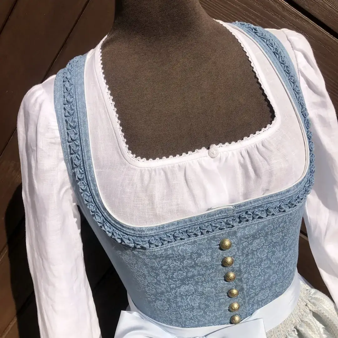 Festliche Waldorff Dirndlbluse aus Leinen No. 2 – Bild 3 – Chiemgauer Heimatwerk Trachten-Onlineshop Festliche Waldorff Dirndlbluse aus Leinen No. 2 - Bild 3 - Chiemgauer Heimatwerk Trachten-Onlineshop