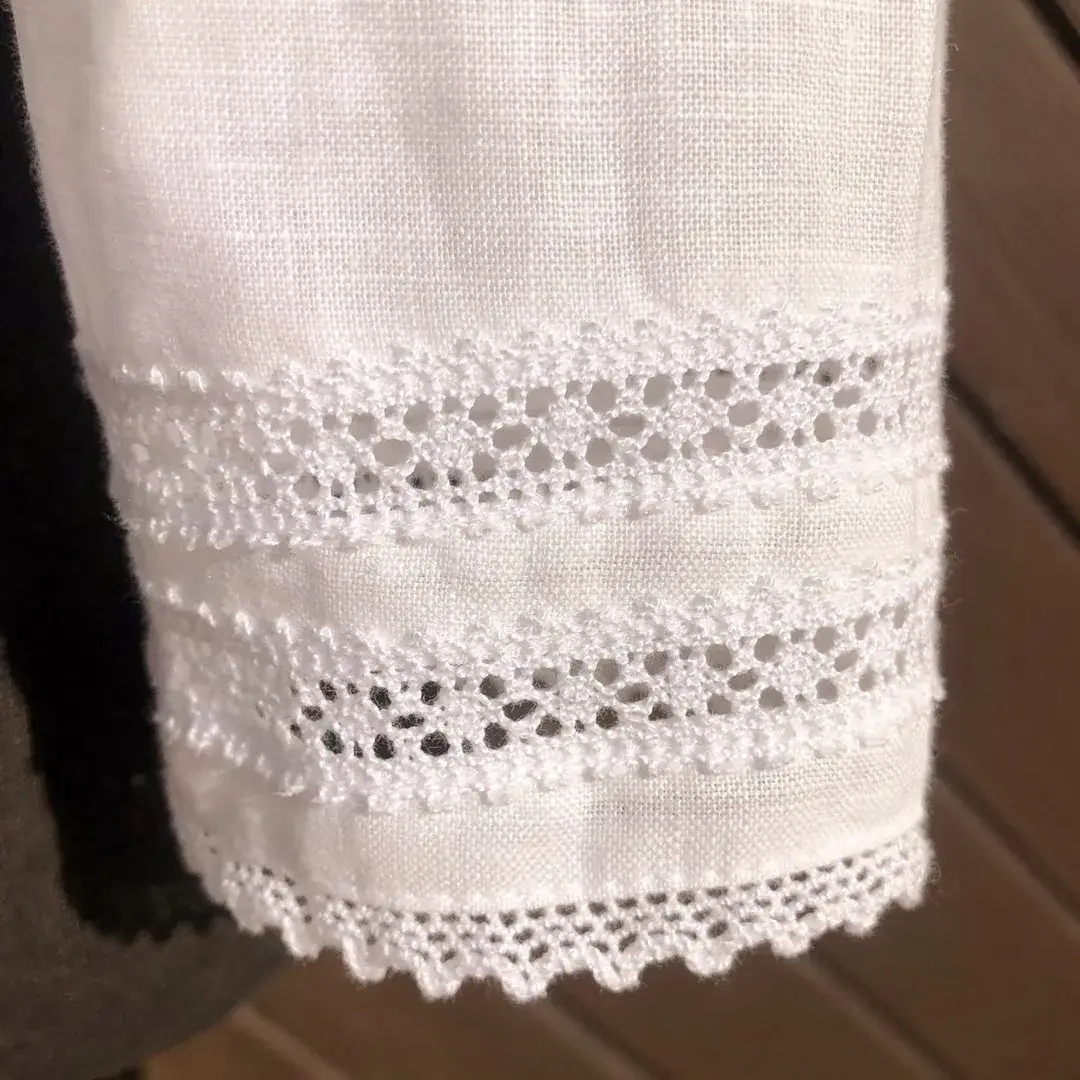 Festliche Waldorff Dirndlbluse aus Leinen No. 2 – Bild 8 – Chiemgauer Heimatwerk Trachten-Onlineshop Festliche Waldorff Dirndlbluse aus Leinen No. 2 - Bild 8 - Chiemgauer Heimatwerk Trachten-Onlineshop