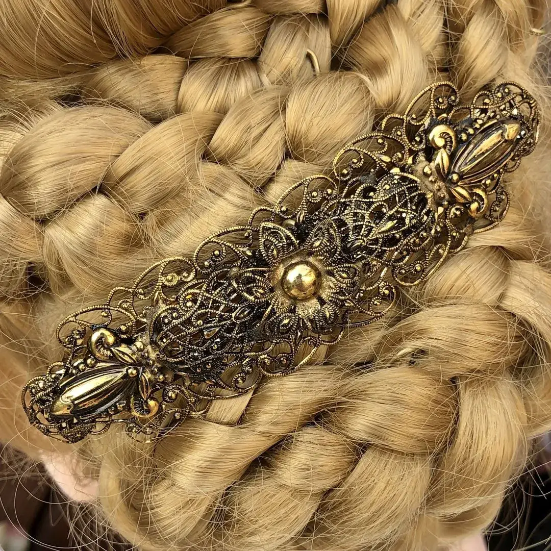 Filigrane Trachten-Haarspange altgold No. 1 – Bild 15 – Chiemgauer Heimatwerk Trachten-Onlineshop Filigrane Trachten-Haarspange altgold No. 1 - Bild 15 - Chiemgauer Heimatwerk Trachten-Onlineshop