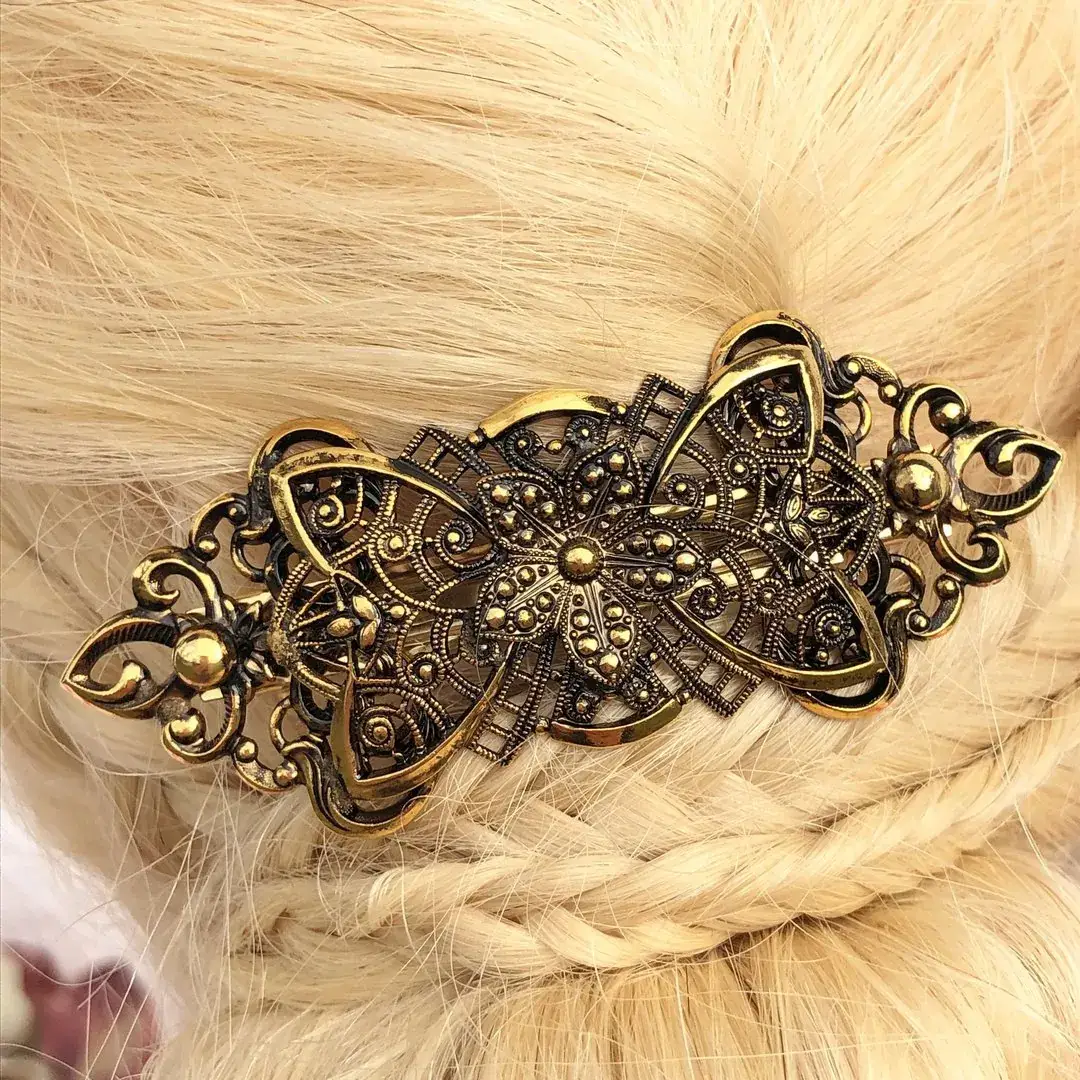 Filigrane Trachten-Haarspange altgold No. 3 – Bild 7 – Chiemgauer Heimatwerk Trachten-Onlineshop Filigrane Trachten-Haarspange altgold No. 3 - Bild 7 - Chiemgauer Heimatwerk Trachten-Onlineshop