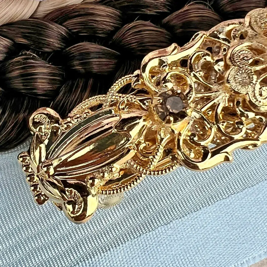 Filigrane Trachten-Haarspange gold No. 6 – Bild 7 – Chiemgauer Heimatwerk Trachten-Onlineshop Filigrane Trachten-Haarspange gold No. 6 - Bild 7 - Chiemgauer Heimatwerk Trachten-Onlineshop
