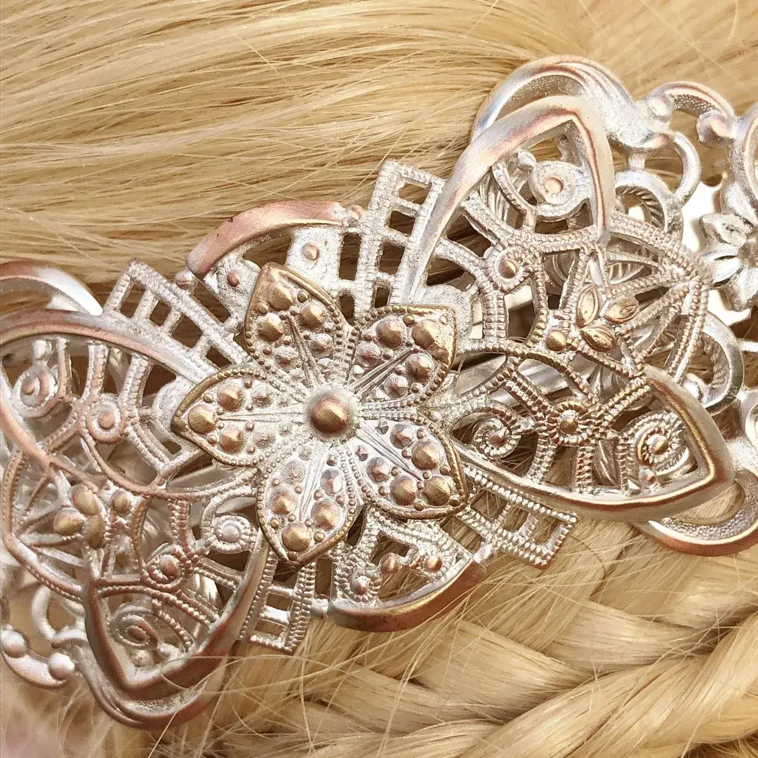 Filigrane Trachten-Haarspange silber-rosé No. 3 – Bild 10 – Chiemgauer Heimatwerk Trachten-Onlineshop Filigrane Trachten-Haarspange silber-rosé No. 3 - Bild 10 - Chiemgauer Heimatwerk Trachten-Onlineshop