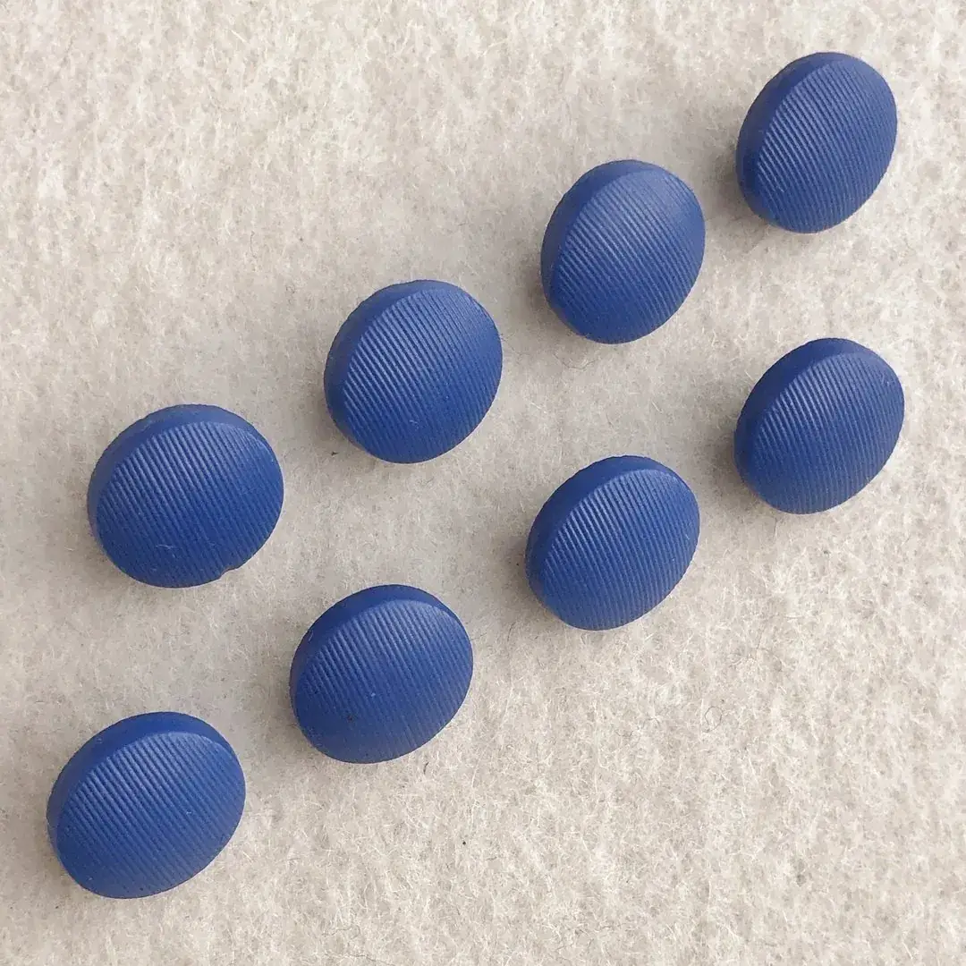Gablonzer Knopf aus echtem Glas blau – Bild 15 – Chiemgauer Heimatwerk Trachten-Onlineshop Gablonzer Knopf aus echtem Glas blau - Bild 15 - Chiemgauer Heimatwerk Trachten-Onlineshop