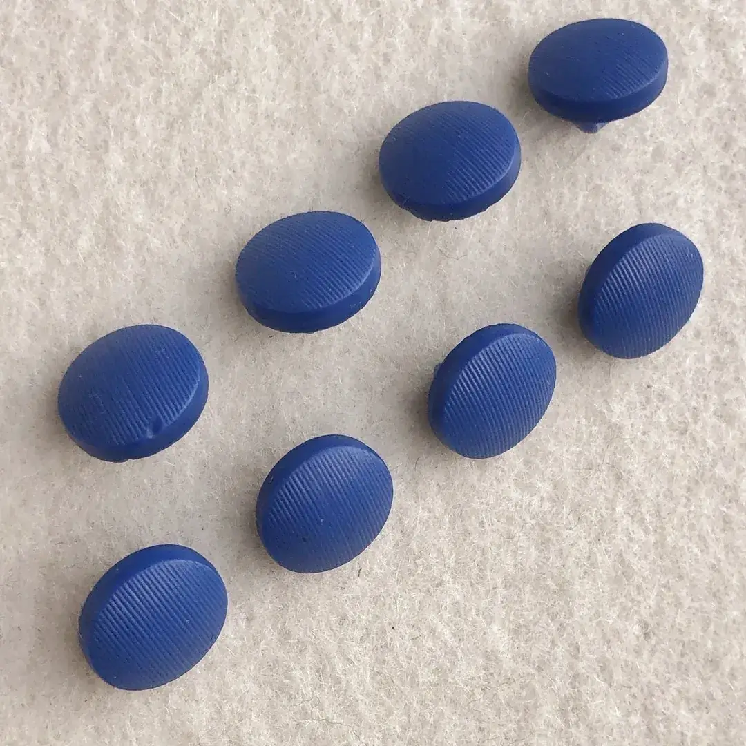 Gablonzer Knopf aus echtem Glas blau – Bild 7 – Chiemgauer Heimatwerk Trachten-Onlineshop Gablonzer Knopf aus echtem Glas blau - Bild 7 - Chiemgauer Heimatwerk Trachten-Onlineshop
