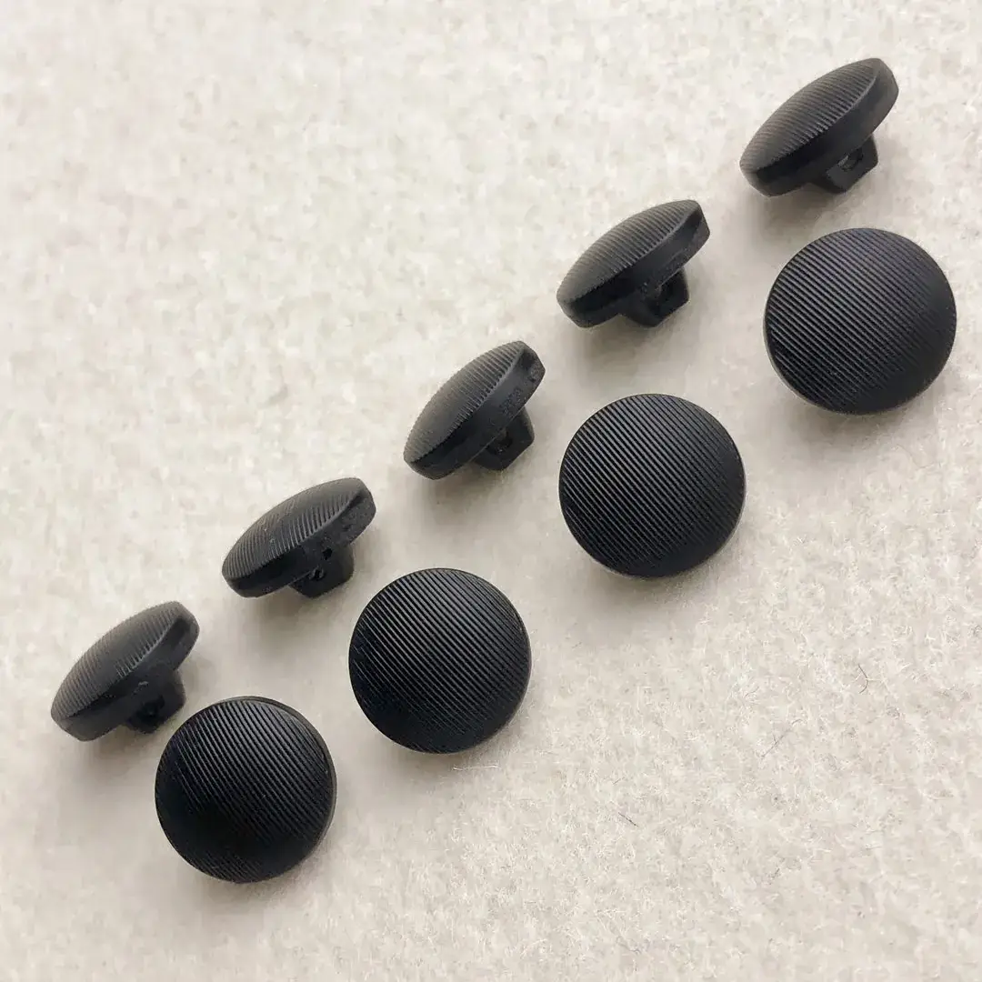 Gablonzer Knopf aus echtem Glas schwarz No. 2 – Bild 11 – Chiemgauer Heimatwerk Trachten-Onlineshop Gablonzer Knopf aus echtem Glas schwarz No. 2 - Bild 11 - Chiemgauer Heimatwerk Trachten-Onlineshop