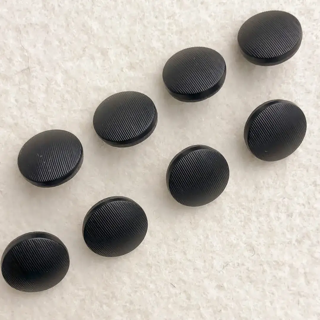 Gablonzer Knopf aus echtem Glas schwarz No. 2 – Bild 14 – Chiemgauer Heimatwerk Trachten-Onlineshop Gablonzer Knopf aus echtem Glas schwarz No. 2 - Bild 14 - Chiemgauer Heimatwerk Trachten-Onlineshop