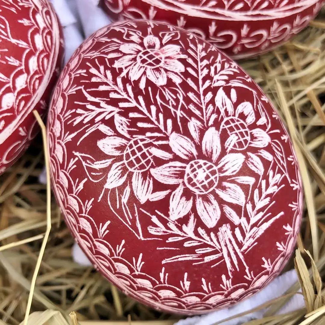 Gekratzte Ostereier mit Kratztechnik rot No. 11 – Bild 8 – Chiemgauer Heimatwerk Trachten-Onlineshop Gekratzte Ostereier mit Kratztechnik rot No. 11 - Bild 8 - Chiemgauer Heimatwerk Trachten-Onlineshop