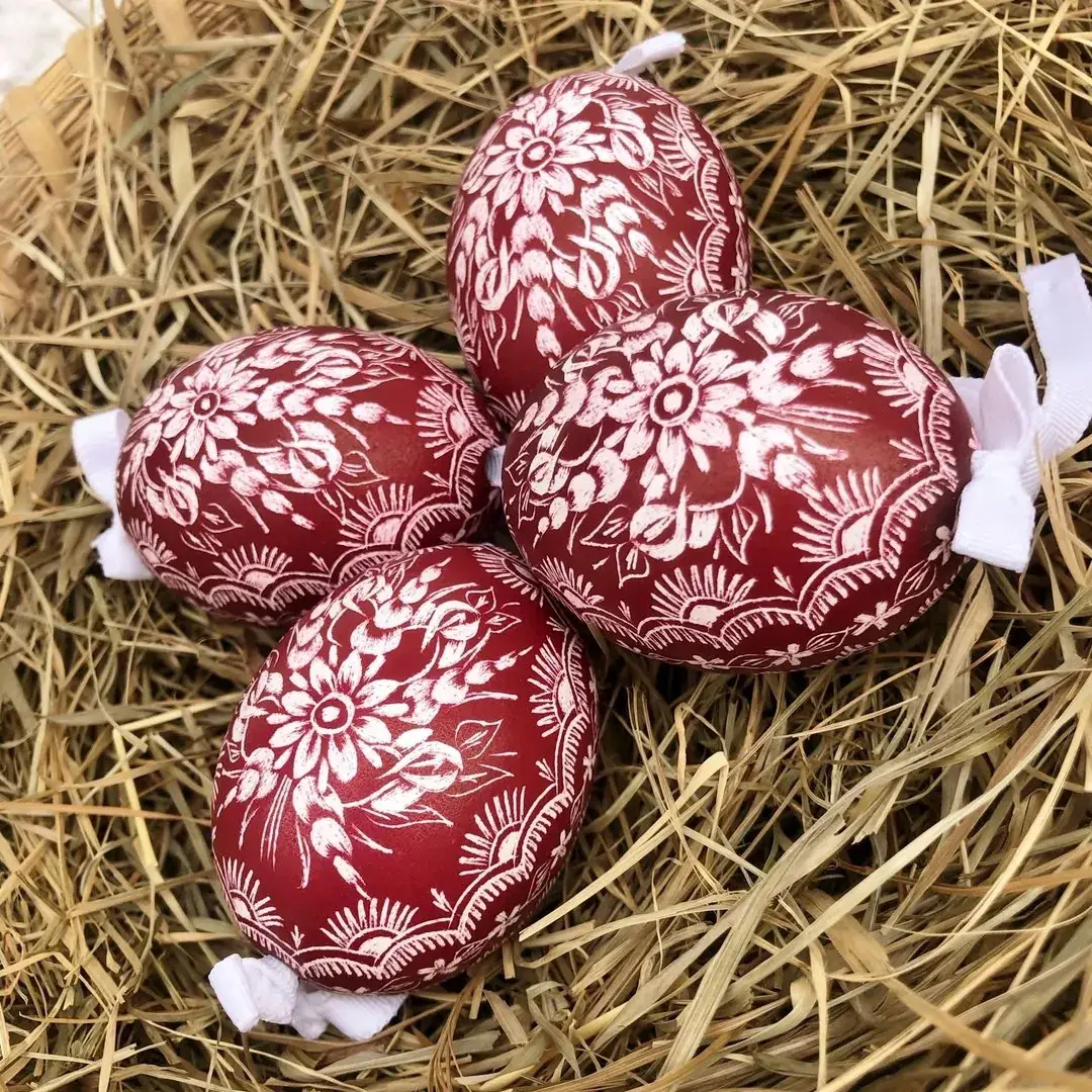 Gekratzte Ostereier mit Kratztechnik rot No. 12 – Bild 3 – Chiemgauer Heimatwerk Trachten-Onlineshop Gekratzte Ostereier mit Kratztechnik rot No. 12 - Bild 3 - Chiemgauer Heimatwerk Trachten-Onlineshop