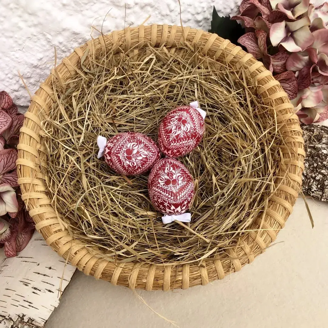 Gekratzte Ostereier mit Kratztechnik rot No. 5 – Bild 2 – Chiemgauer Heimatwerk Trachten-Onlineshop Gekratzte Ostereier mit Kratztechnik rot No. 5 - Bild 2 - Chiemgauer Heimatwerk Trachten-Onlineshop