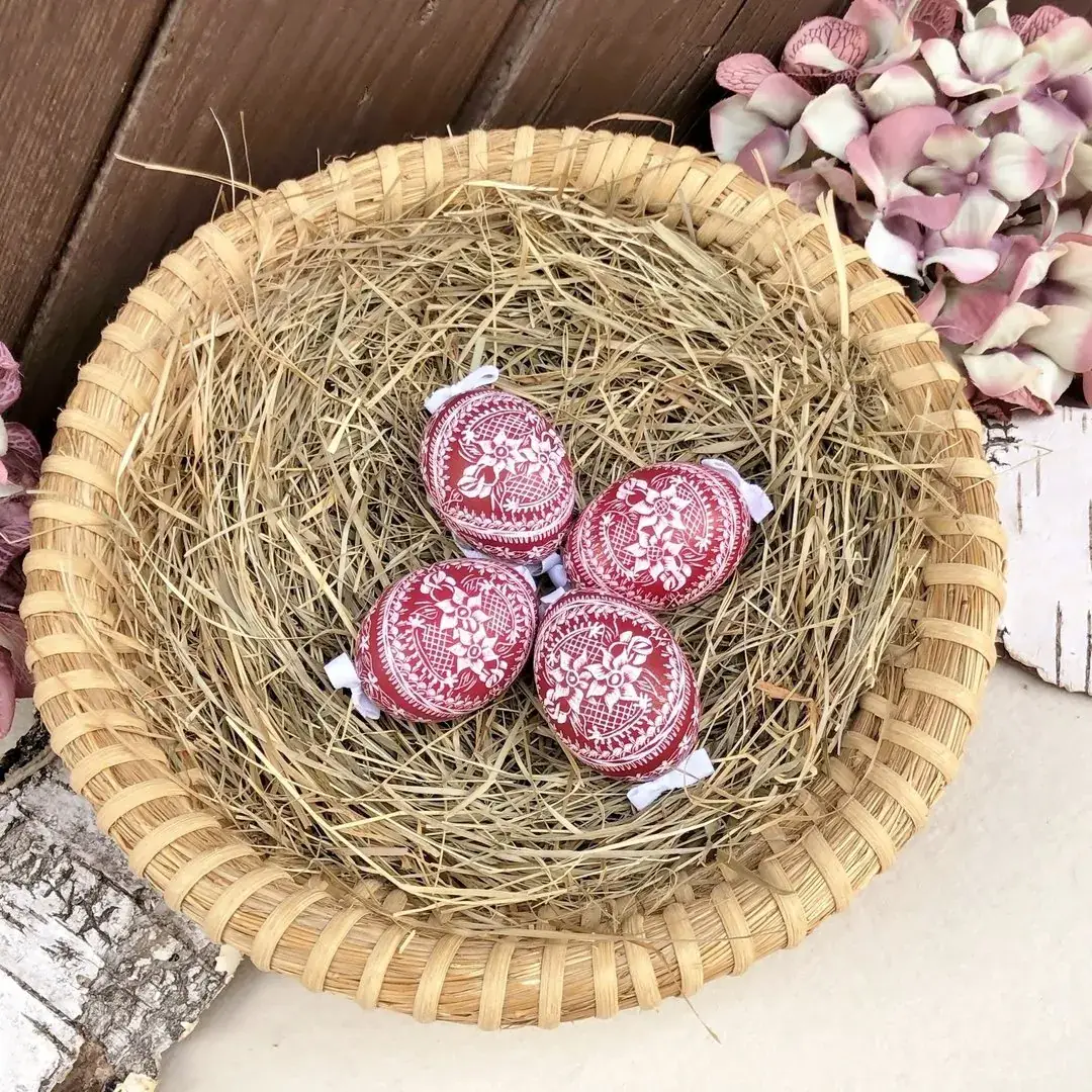 Gekratzte Ostereier mit Kratztechnik rot No. 8 – Bild 2 – Chiemgauer Heimatwerk Trachten-Onlineshop Gekratzte Ostereier mit Kratztechnik rot No. 8 - Bild 2 - Chiemgauer Heimatwerk Trachten-Onlineshop