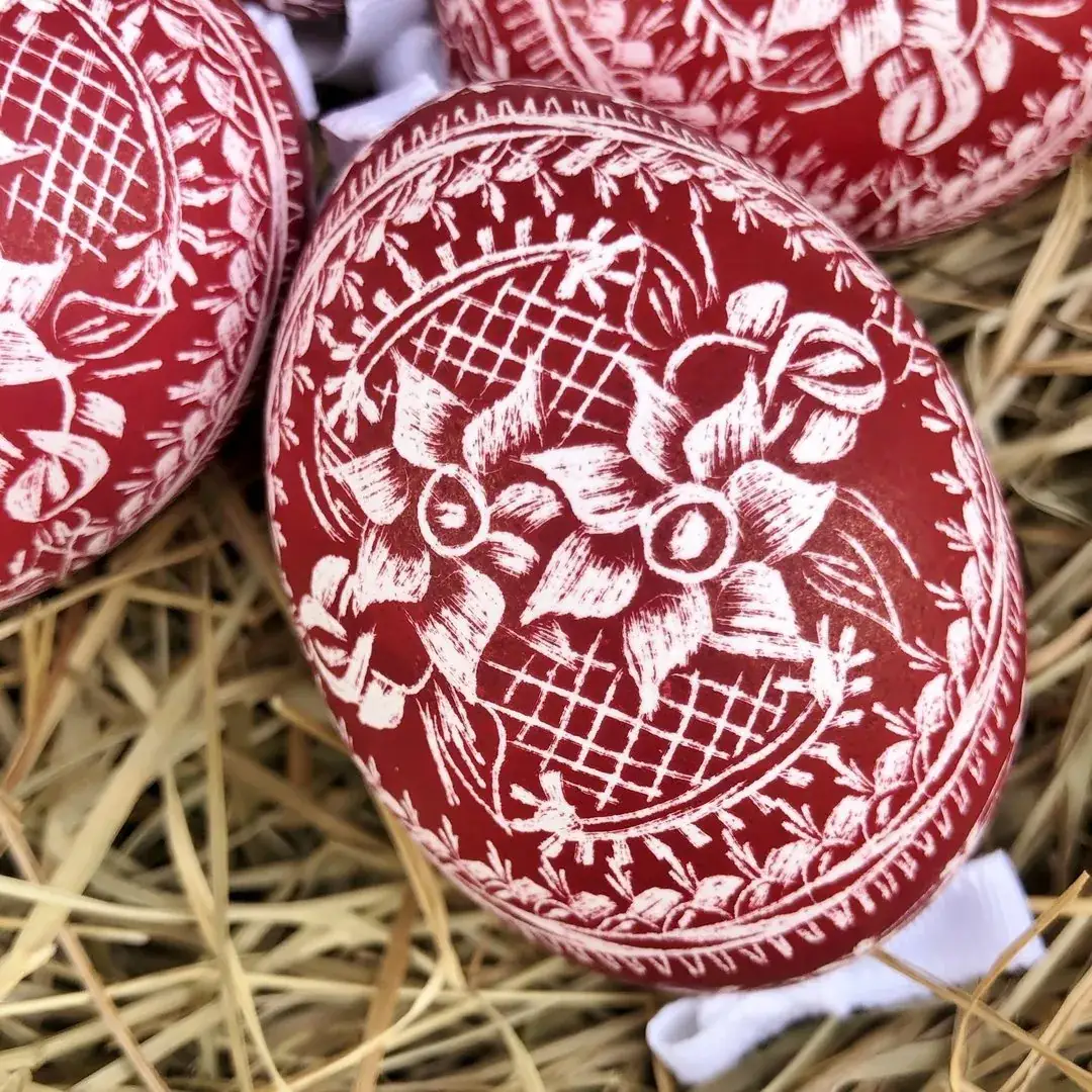 Gekratzte Ostereier mit Kratztechnik rot No. 8 – Bild 21 – Chiemgauer Heimatwerk Trachten-Onlineshop Gekratzte Ostereier mit Kratztechnik rot No. 8 - Bild 21 - Chiemgauer Heimatwerk Trachten-Onlineshop
