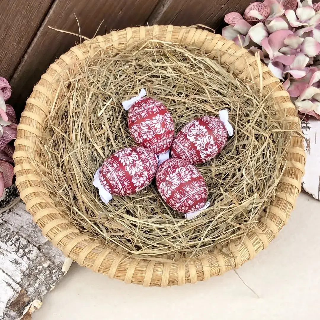 Gekratzte Ostereier mit Kratztechnik rot No. 9 – Bild 2 – Chiemgauer Heimatwerk Trachten-Onlineshop Gekratzte Ostereier mit Kratztechnik rot No. 9 - Bild 2 - Chiemgauer Heimatwerk Trachten-Onlineshop