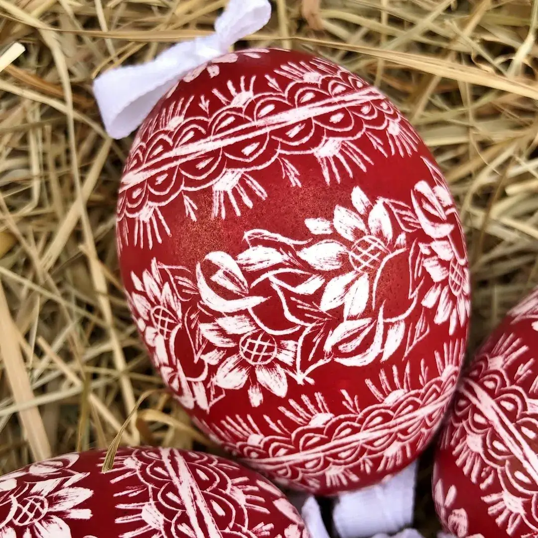 Gekratzte Ostereier mit Kratztechnik rot No. 9 – Bild 22 – Chiemgauer Heimatwerk Trachten-Onlineshop Gekratzte Ostereier mit Kratztechnik rot No. 9 - Bild 22 - Chiemgauer Heimatwerk Trachten-Onlineshop