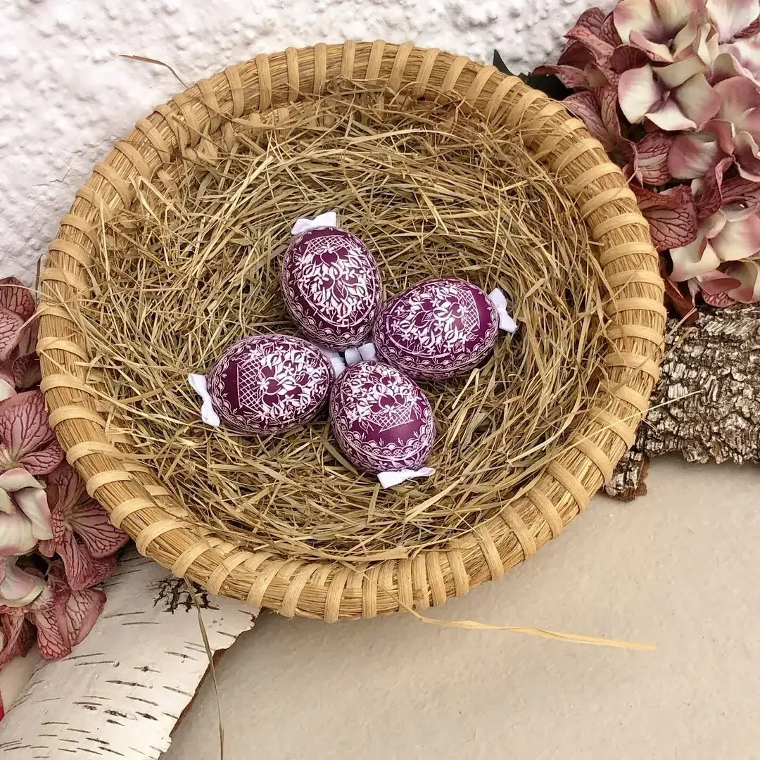 Gekratzte Ostereier mit Kratztechnik rot-violett No. 1 – Bild 2 – Chiemgauer Heimatwerk Trachten-Onlineshop Gekratzte Ostereier mit Kratztechnik rot-violett No. 1 - Bild 2 - Chiemgauer Heimatwerk Trachten-Onlineshop