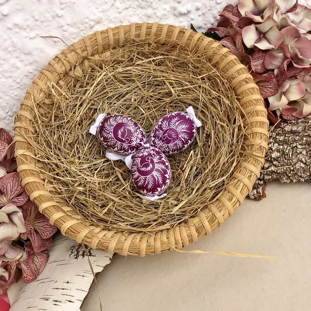 Gekratzte Ostereier mit Kratztechnik rot-violett No. 3 – Bild 2 – Chiemgauer Heimatwerk Trachten-Onlineshop Gekratzte Ostereier mit Kratztechnik rot-violett No. 3 - Bild 2 - Chiemgauer Heimatwerk Trachten-Onlineshop