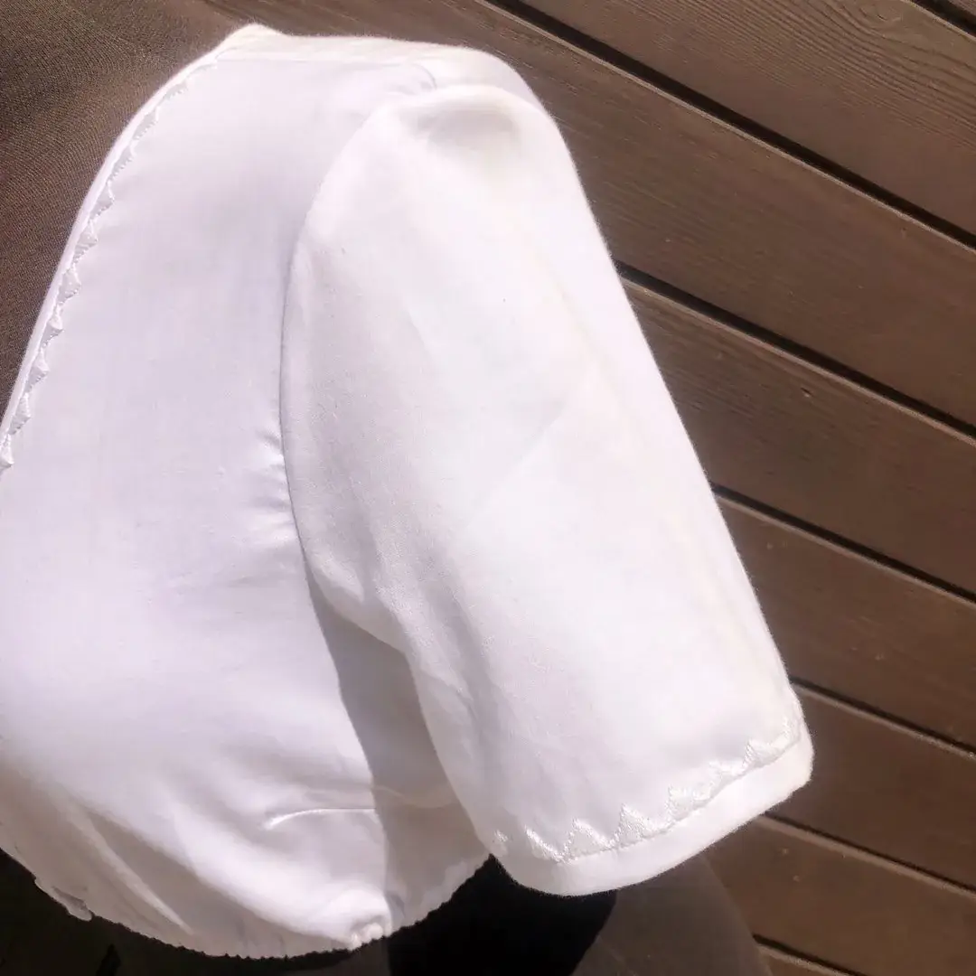 Gössl Dirndlbluse kurzarm Pfoadl mit Stickerei – Bild 6 – Chiemgauer Heimatwerk Trachten-Onlineshop Gössl Dirndlbluse kurzarm Pfoadl mit Stickerei - Bild 6 - Chiemgauer Heimatwerk Trachten-Onlineshop