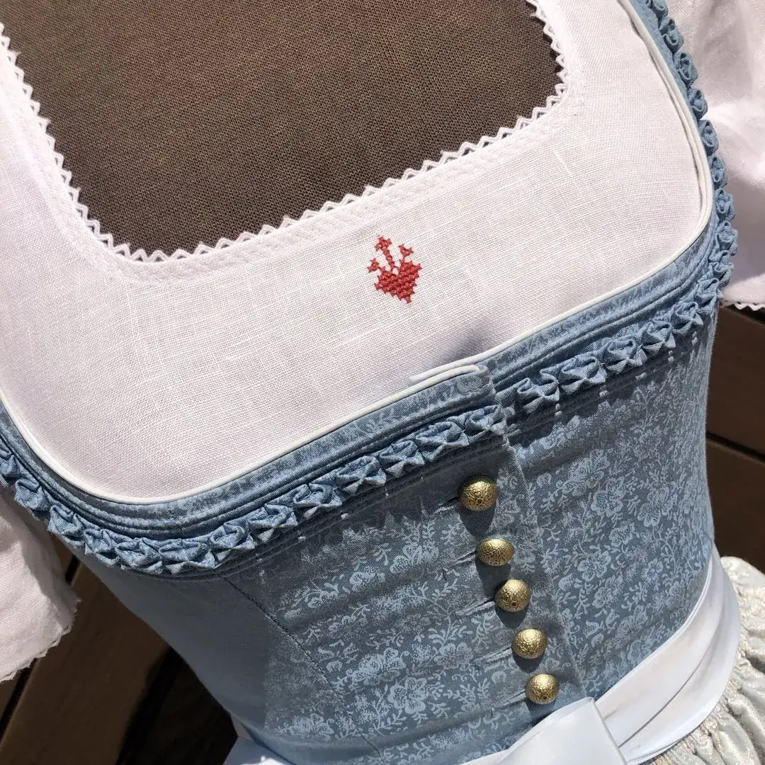 Gössl Dirndlbluse Pfoad aus Leinen – Bild 16 – Chiemgauer Heimatwerk Trachten-Onlineshop Gössl Dirndlbluse Pfoad aus Leinen - Bild 16 - Chiemgauer Heimatwerk Trachten-Onlineshop