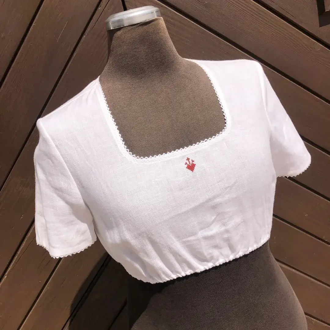 Gössl Dirndlbluse Pfoad aus Leinen – Bild 2 – Chiemgauer Heimatwerk Trachten-Onlineshop Gössl Dirndlbluse Pfoad aus Leinen - Bild 2 - Chiemgauer Heimatwerk Trachten-Onlineshop