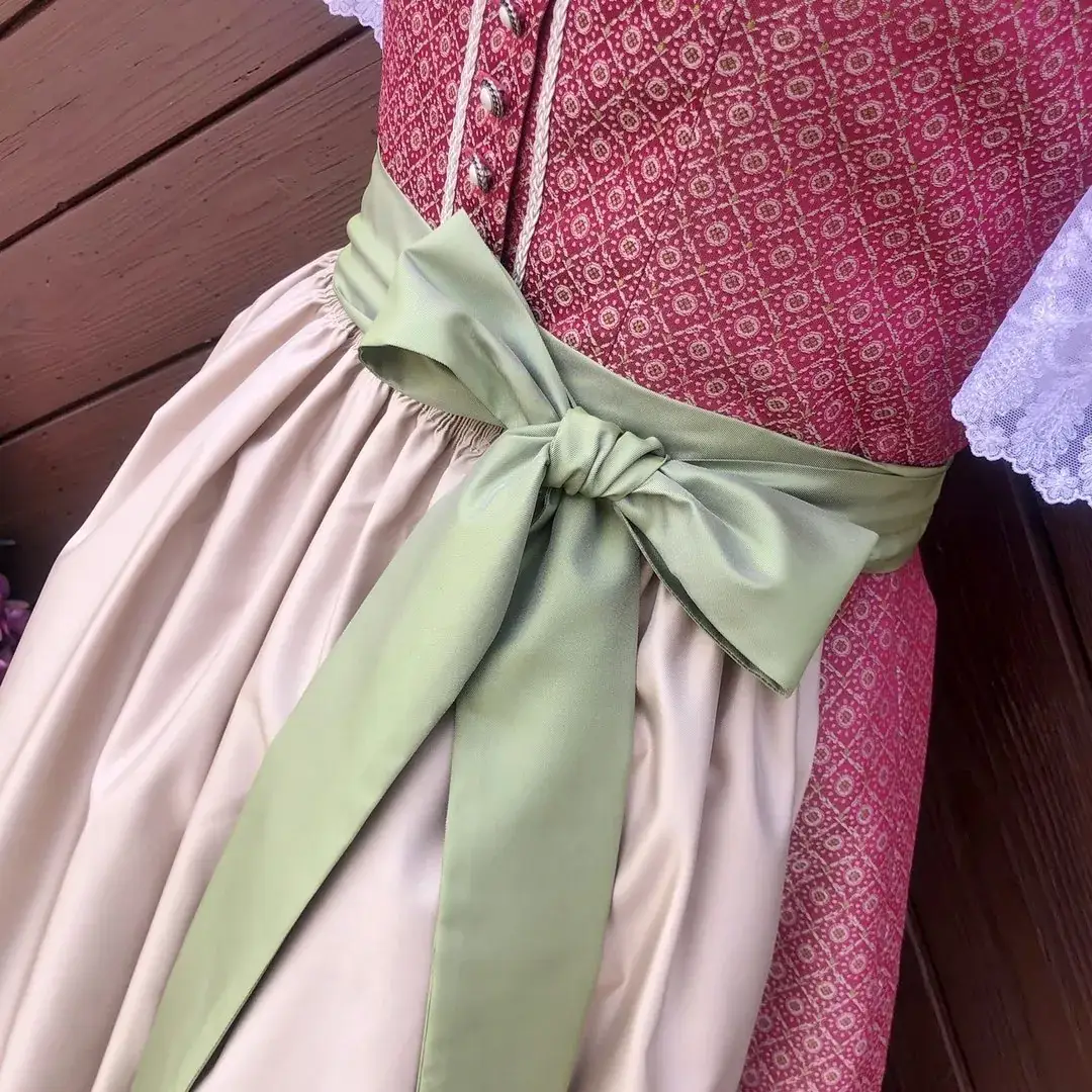 Hammerschmid Dirndl rot-taupe – Bild 16 – Chiemgauer Heimatwerk Trachten-Onlineshop Hammerschmid Dirndl rot-taupe - Bild 16 - Chiemgauer Heimatwerk Trachten-Onlineshop