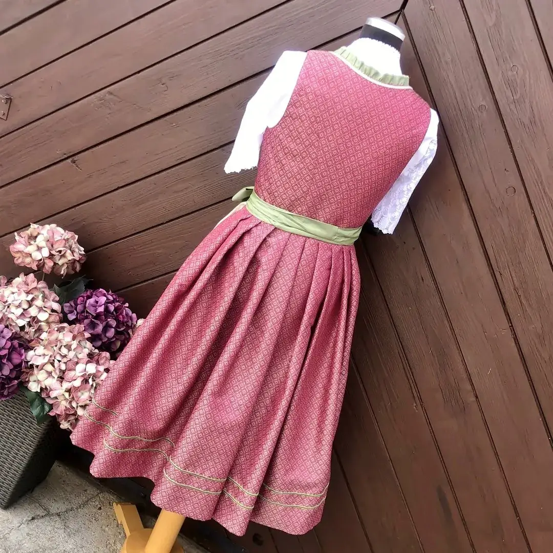 Hammerschmid Dirndl rot-taupe – Bild 2 – Chiemgauer Heimatwerk Trachten-Onlineshop Hammerschmid Dirndl rot-taupe - Bild 2 - Chiemgauer Heimatwerk Trachten-Onlineshop