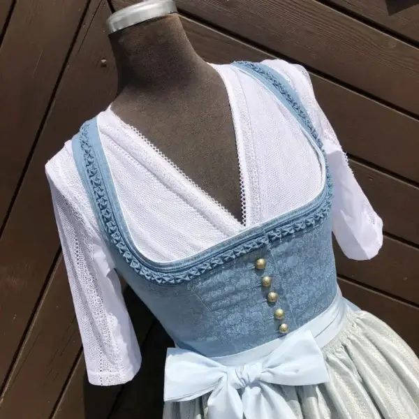 Hammerschmid Dirndlbluse kurzarm mit V-Ausschnitt No. 3 – Bild 1 – Chiemgauer Heimatwerk Trachten-Onlineshop Hammerschmid Dirndlbluse kurzarm mit V-Ausschnitt No. 3 - Bild 1 - Chiemgauer Heimatwerk Trachten-Onlineshop