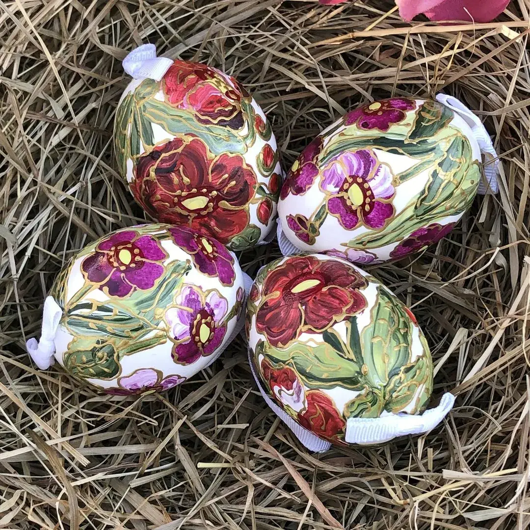 Handbemalte Ostereier mit Blüten weinrot – Bild 1 – Chiemgauer Heimatwerk Trachten-Onlineshop Handbemalte Ostereier mit Blüten weinrot - Bild 1 - Chiemgauer Heimatwerk Trachten-Onlineshop
