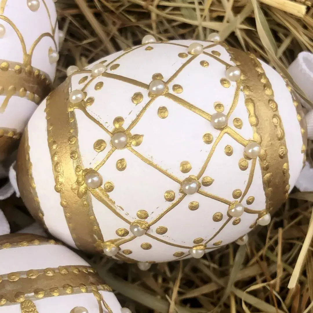 Handbemalte Ostereier mit Fabergé weiß No. 1 – Bild 7 – Chiemgauer Heimatwerk Trachten-Onlineshop Handbemalte Ostereier mit Fabergé weiß No. 1 - Bild 7 - Chiemgauer Heimatwerk Trachten-Onlineshop