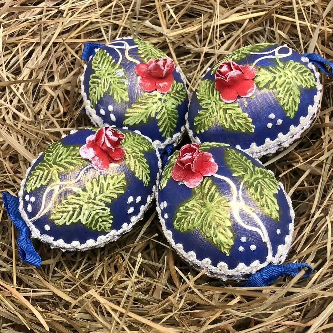 Handbemalte Ostereier mit Röschen royalblau – Bild 6 – Chiemgauer Heimatwerk Trachten-Onlineshop Handbemalte Ostereier mit Röschen royalblau - Bild 6 - Chiemgauer Heimatwerk Trachten-Onlineshop