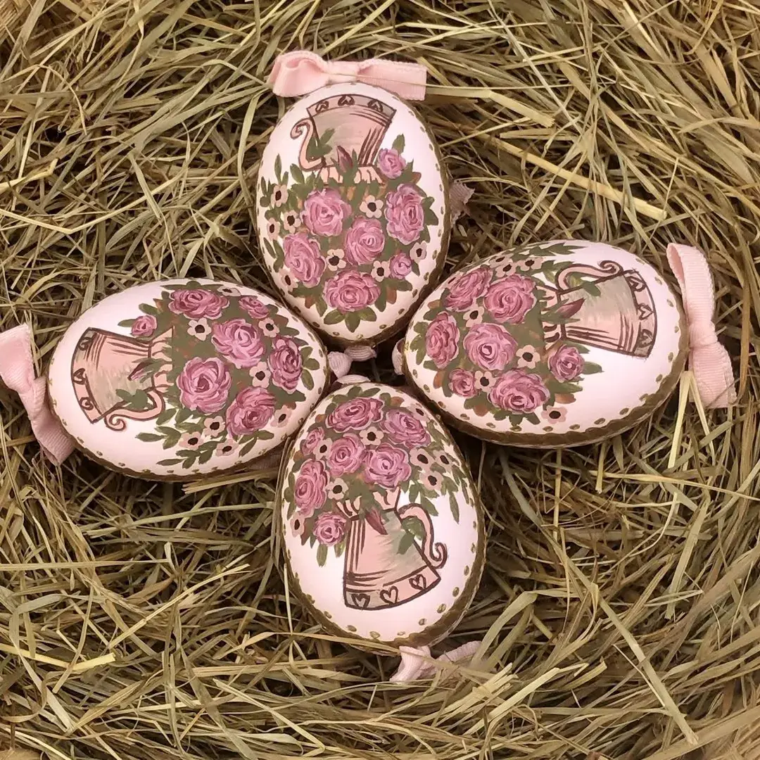 Handbemalte Ostereier mit Rosen burgund – Bild 1 – Chiemgauer Heimatwerk Trachten-Onlineshop Handbemalte Ostereier mit Rosen burgund - Bild 1 - Chiemgauer Heimatwerk Trachten-Onlineshop