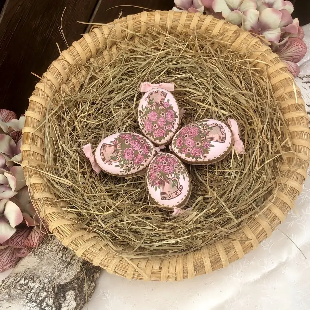 Handbemalte Ostereier mit Rosen burgund – Bild 2 – Chiemgauer Heimatwerk Trachten-Onlineshop Handbemalte Ostereier mit Rosen burgund - Bild 2 - Chiemgauer Heimatwerk Trachten-Onlineshop