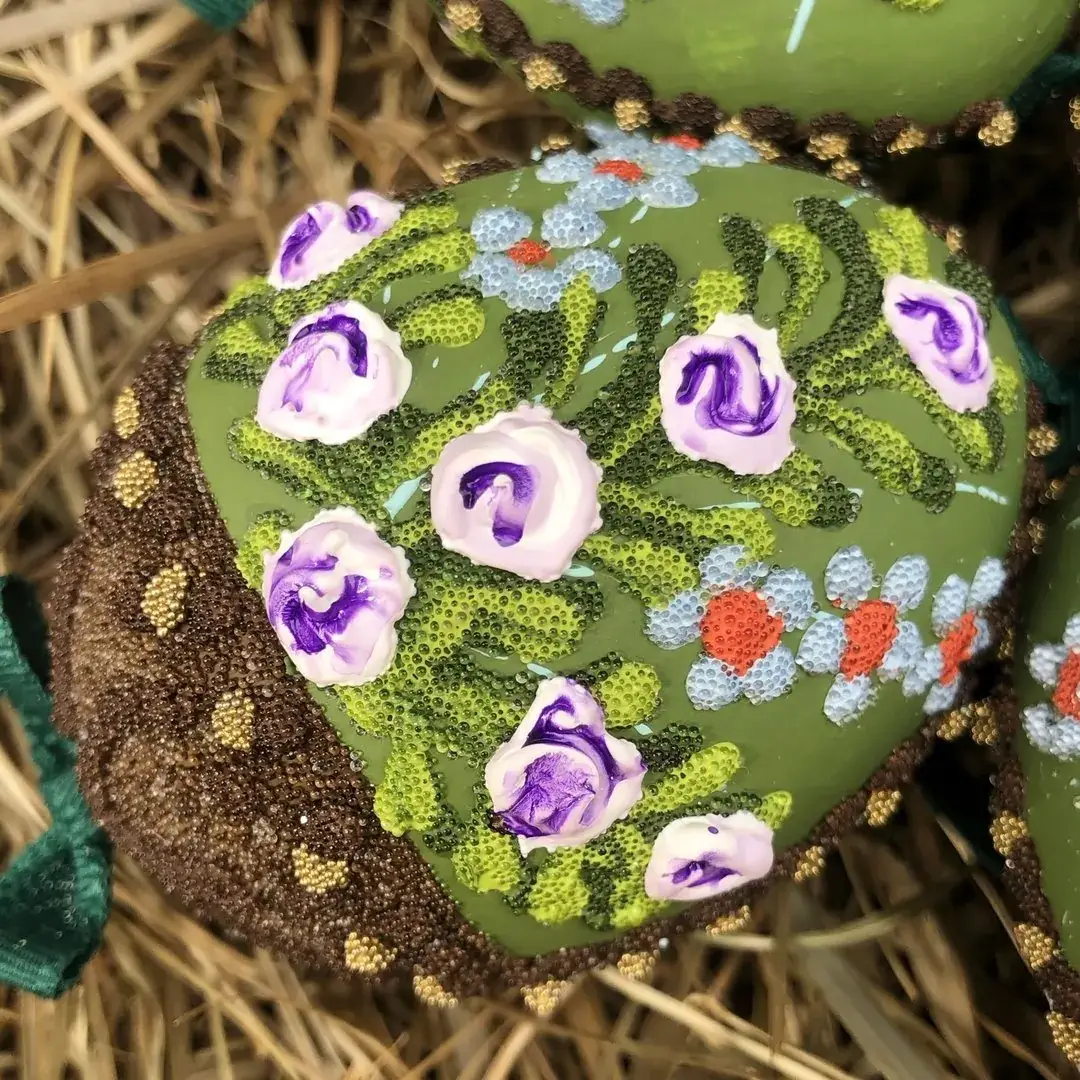 Handbemalte Ostereier mit Rosen flieder No. 2 – Bild 13 – Chiemgauer Heimatwerk Trachten-Onlineshop Handbemalte Ostereier mit Rosen flieder No. 2 - Bild 13 - Chiemgauer Heimatwerk Trachten-Onlineshop