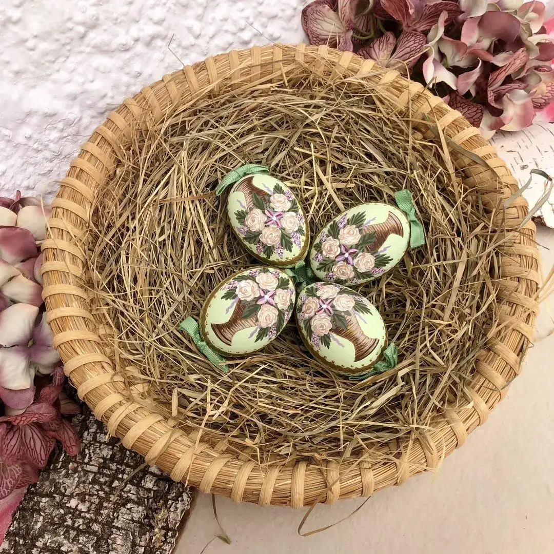 Handbemalte Ostereier mit Rosen hellgrün No. 2 – Bild 2 – Chiemgauer Heimatwerk Trachten-Onlineshop Handbemalte Ostereier mit Rosen hellgrün No. 2 - Bild 2 - Chiemgauer Heimatwerk Trachten-Onlineshop