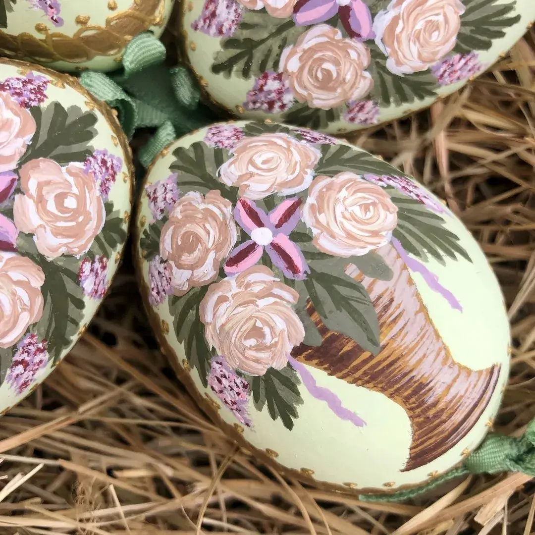 Handbemalte Ostereier mit Rosen hellgrün No. 2 – Bild 4 – Chiemgauer Heimatwerk Trachten-Onlineshop Handbemalte Ostereier mit Rosen hellgrün No. 2 - Bild 4 - Chiemgauer Heimatwerk Trachten-Onlineshop