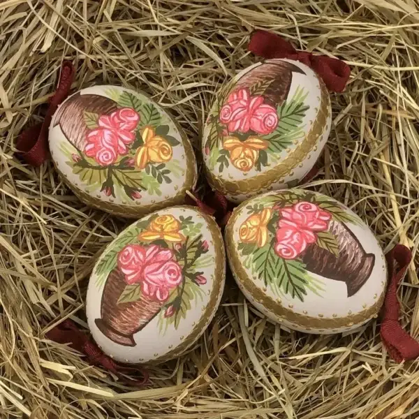 Handbemalte Ostereier mit Rosen rot – Bild 1 – Chiemgauer Heimatwerk Trachten-Onlineshop Handbemalte Ostereier mit Rosen rot - Bild 1 - Chiemgauer Heimatwerk Trachten-Onlineshop
