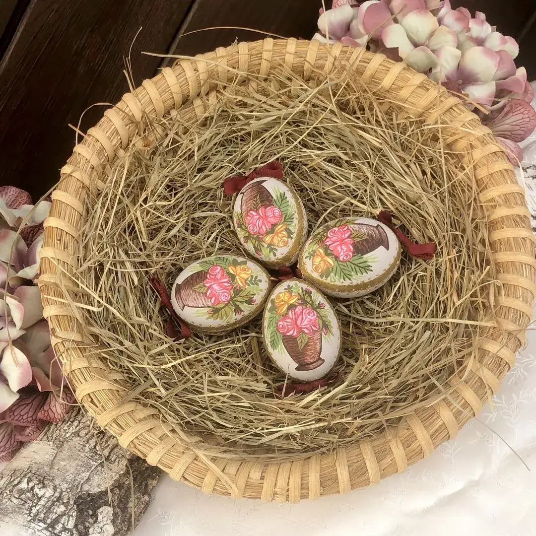 Handbemalte Ostereier mit Rosen rot – Bild 2 – Chiemgauer Heimatwerk Trachten-Onlineshop Handbemalte Ostereier mit Rosen rot - Bild 2 - Chiemgauer Heimatwerk Trachten-Onlineshop