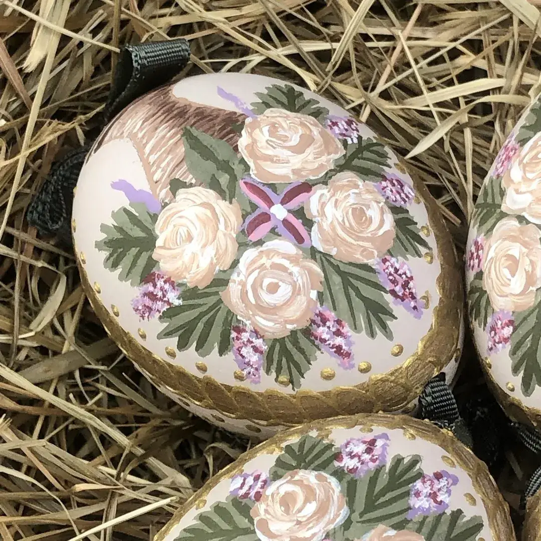 Handbemalte Ostereier mit Rosen weiß – Bild 13 – Chiemgauer Heimatwerk Trachten-Onlineshop Handbemalte Ostereier mit Rosen weiß - Bild 13 - Chiemgauer Heimatwerk Trachten-Onlineshop