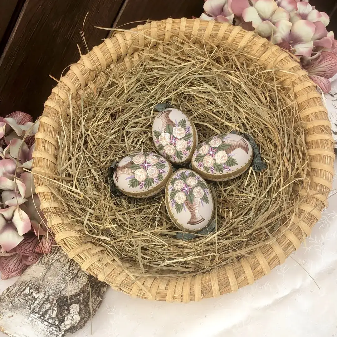 Handbemalte Ostereier mit Rosen weiß – Bild 2 – Chiemgauer Heimatwerk Trachten-Onlineshop Handbemalte Ostereier mit Rosen weiß - Bild 2 - Chiemgauer Heimatwerk Trachten-Onlineshop