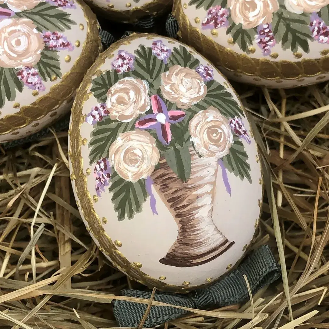 Handbemalte Ostereier mit Rosen weiß – Bild 6 – Chiemgauer Heimatwerk Trachten-Onlineshop Handbemalte Ostereier mit Rosen weiß - Bild 6 - Chiemgauer Heimatwerk Trachten-Onlineshop