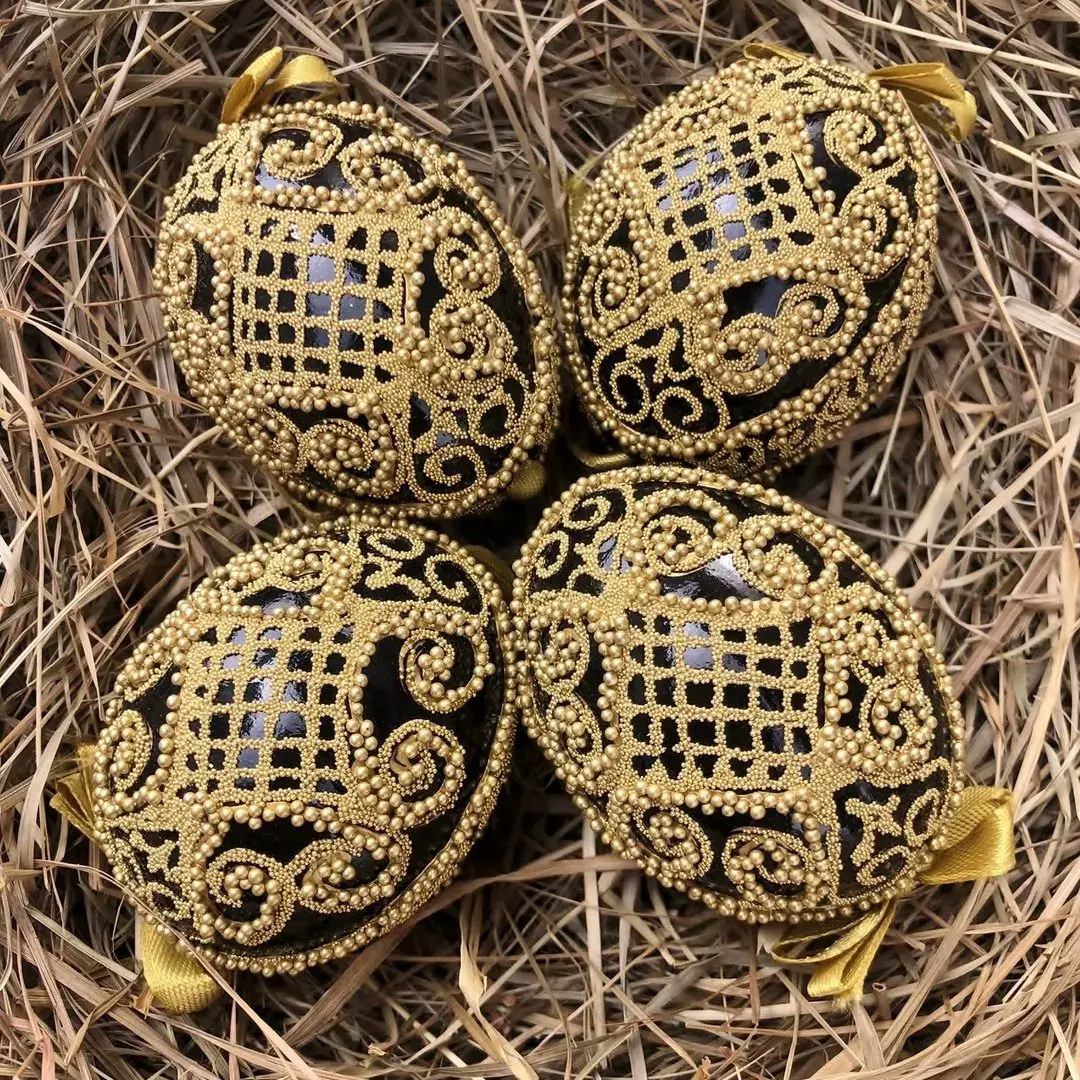 Handbemalte Ostereier mit schwarz-gold No. 1 – Bild 17 – Chiemgauer Heimatwerk Trachten-Onlineshop Handbemalte Ostereier mit schwarz-gold No. 1 - Bild 17 - Chiemgauer Heimatwerk Trachten-Onlineshop