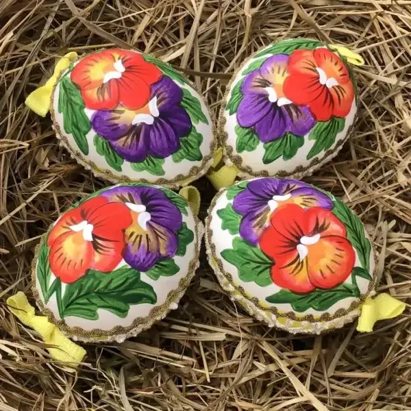 Handbemalte Ostereier mit Stiefmütterchen violett – Bild 1 – Chiemgauer Heimatwerk Trachten-Onlineshop Handbemalte Ostereier mit Stiefmütterchen violett - Bild 1 - Chiemgauer Heimatwerk Trachten-Onlineshop