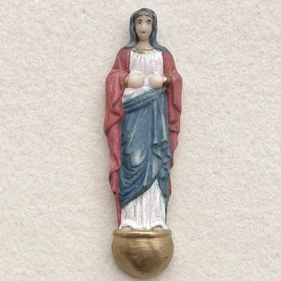 Madonna auf Sockel handgefertigte Wachsmodel für Klosterarbeit – Bild 1 – Chiemgauer Heimatwerk Trachten-Onlineshop Madonna auf Sockel handgefertigte Wachsmodel für Klosterarbeit - Bild 1 - Chiemgauer Heimatwerk Trachten-Onlineshop