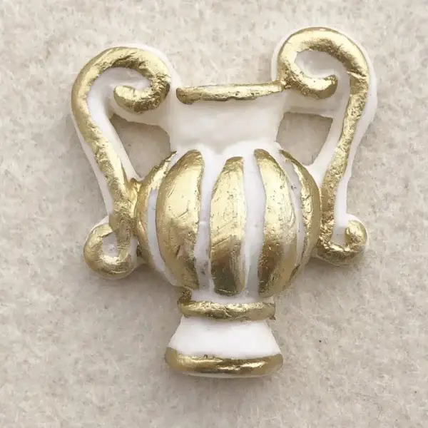 Vase weiß-gold handgefertigte Wachsmodel für Klosterarbeit – Bild 1 – Chiemgauer Heimatwerk Trachten-Onlineshop Vase weiß-gold handgefertigte Wachsmodel für Klosterarbeit - Bild 1 - Chiemgauer Heimatwerk Trachten-Onlineshop