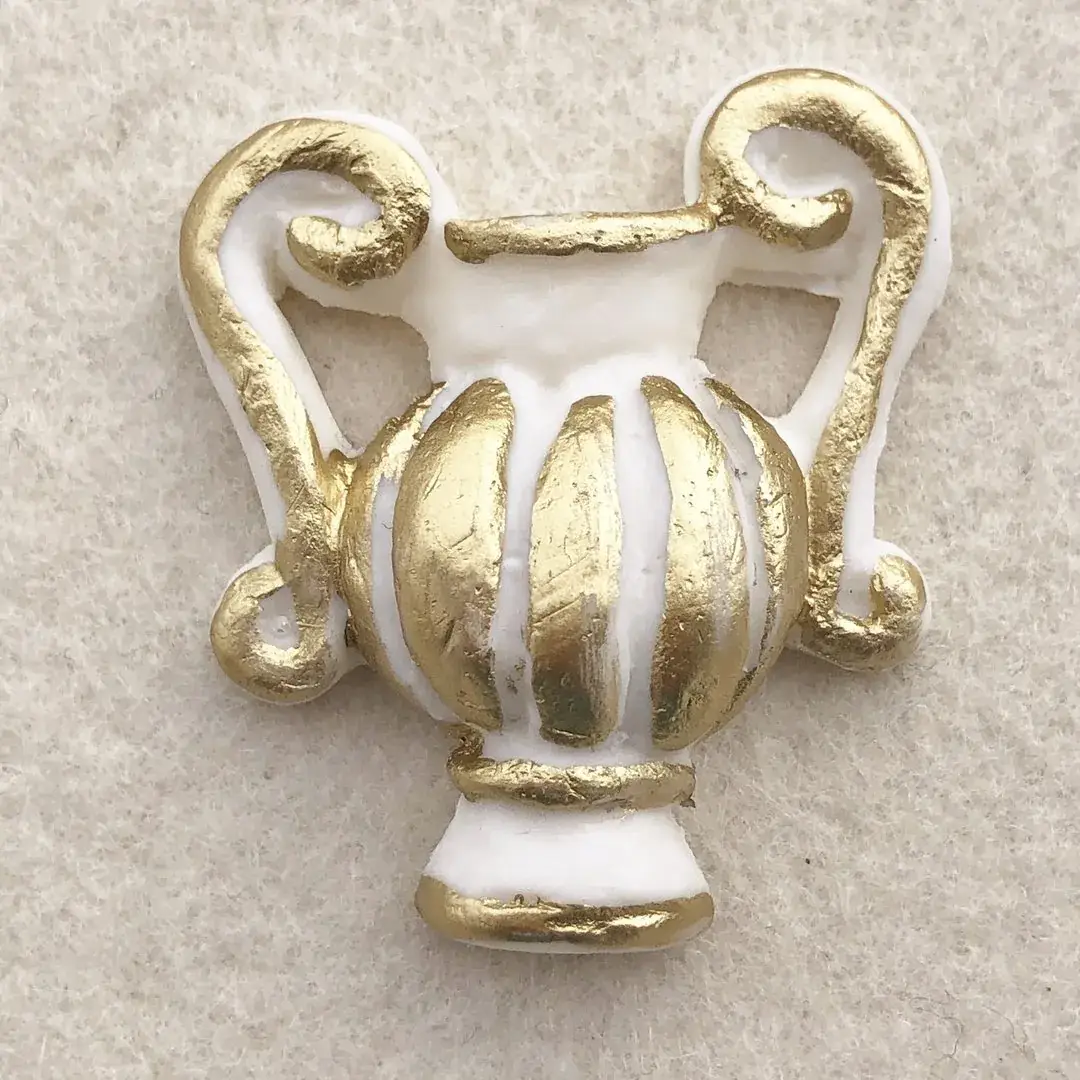 Vase weiß-gold handgefertigte Wachsmodel für Klosterarbeit – Bild 1 – Chiemgauer Heimatwerk Trachten-Onlineshop Vase weiß-gold handgefertigte Wachsmodel für Klosterarbeit - Bild 1 - Chiemgauer Heimatwerk Trachten-Onlineshop
