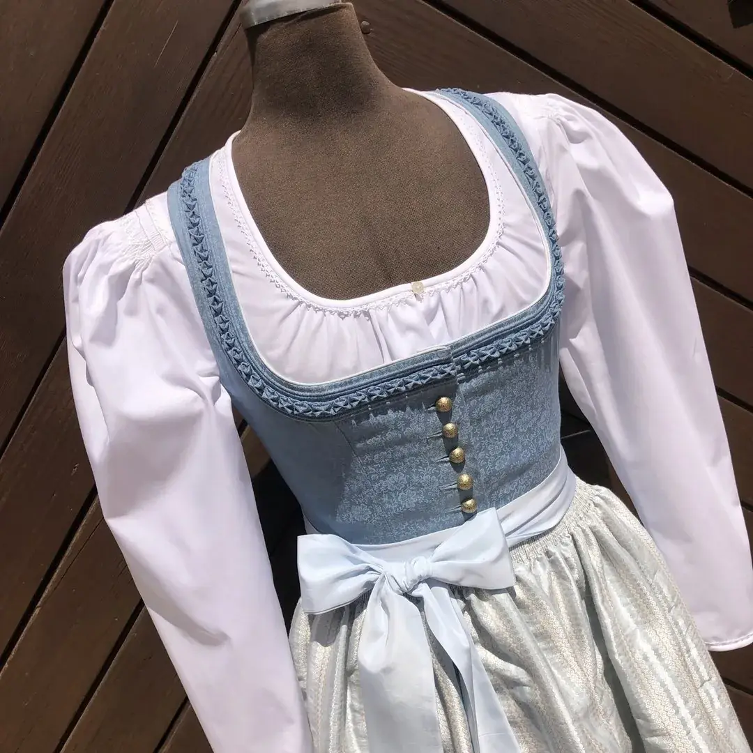 Handgereihte Waldorff Dirndlbluse mit Stickerei – Bild 3 – Chiemgauer Heimatwerk Trachten-Onlineshop Handgereihte Waldorff Dirndlbluse mit Stickerei - Bild 3 - Chiemgauer Heimatwerk Trachten-Onlineshop