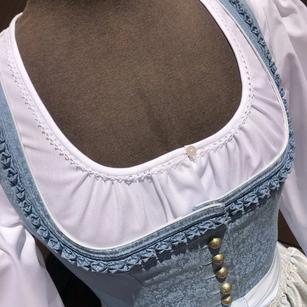 Handgereihte Waldorff Dirndlbluse mit Stickerei – Bild 7 – Chiemgauer Heimatwerk Trachten-Onlineshop Handgereihte Waldorff Dirndlbluse mit Stickerei - Bild 7 - Chiemgauer Heimatwerk Trachten-Onlineshop