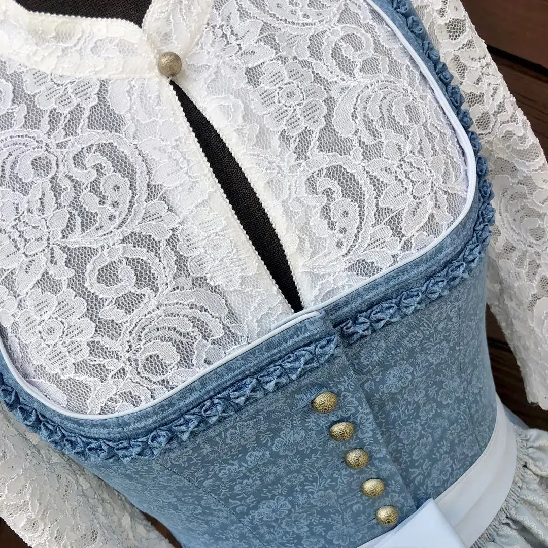 Hochgeschlossene Waldorff Dirndlbluse creme mit Stehkragen – Bild 15 – Chiemgauer Heimatwerk Trachten-Onlineshop Hochgeschlossene Waldorff Dirndlbluse creme mit Stehkragen - Bild 15 - Chiemgauer Heimatwerk Trachten-Onlineshop