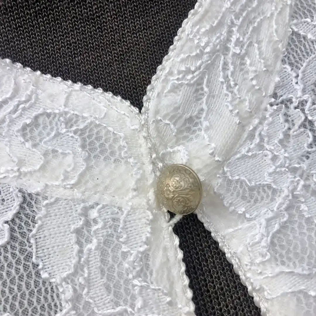 Hochgeschlossene Waldorff Dirndlbluse creme mit Stehkragen – Bild 23 – Chiemgauer Heimatwerk Trachten-Onlineshop Hochgeschlossene Waldorff Dirndlbluse creme mit Stehkragen - Bild 23 - Chiemgauer Heimatwerk Trachten-Onlineshop