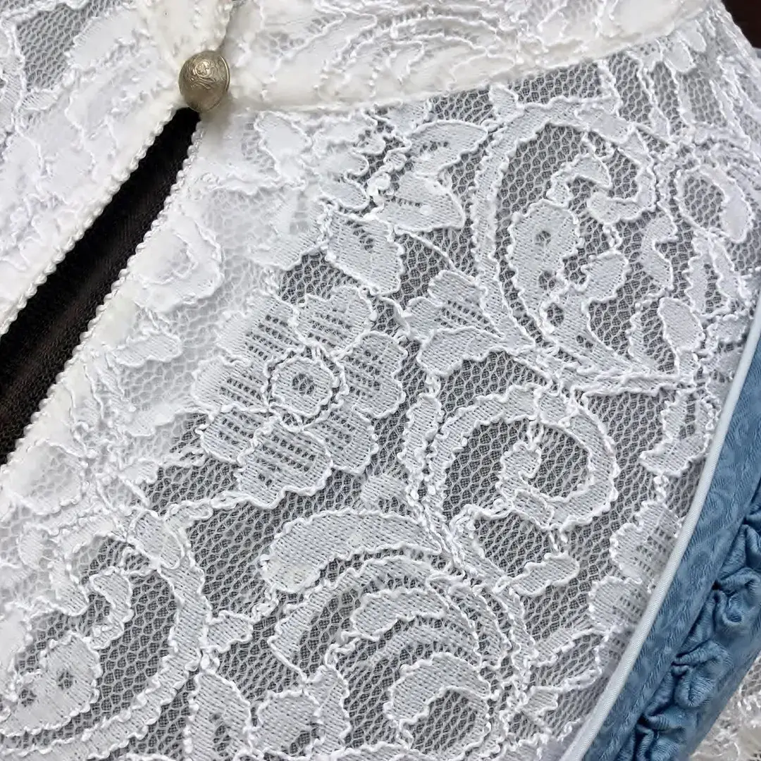 Hochgeschlossene Waldorff Dirndlbluse creme mit Stehkragen – Bild 37 – Chiemgauer Heimatwerk Trachten-Onlineshop Hochgeschlossene Waldorff Dirndlbluse creme mit Stehkragen - Bild 37 - Chiemgauer Heimatwerk Trachten-Onlineshop